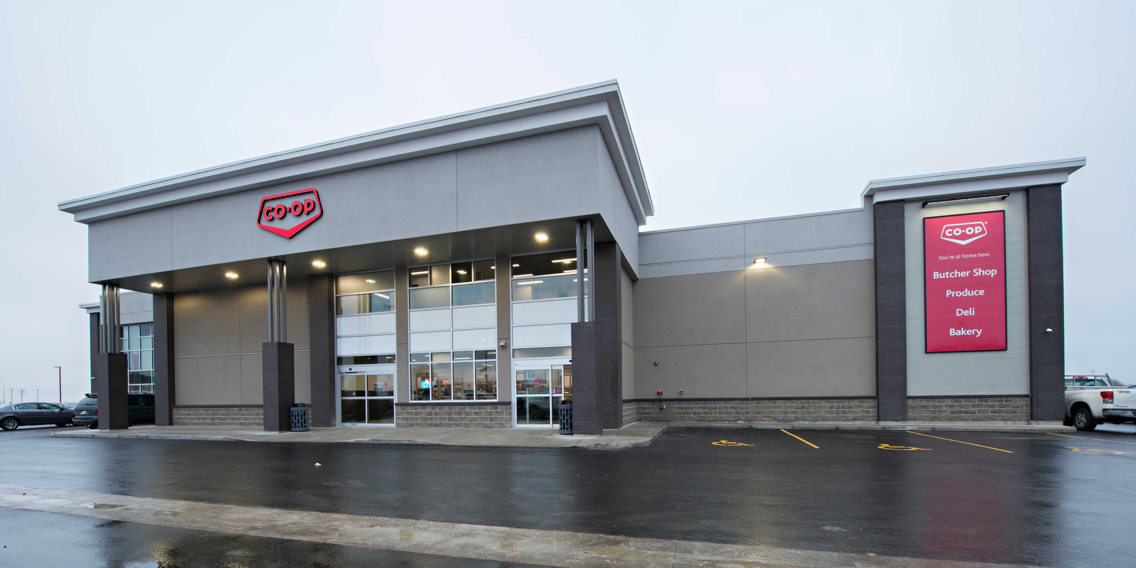 Co-op grocery store protected by an SAS-installed ULC fire and intrusion system